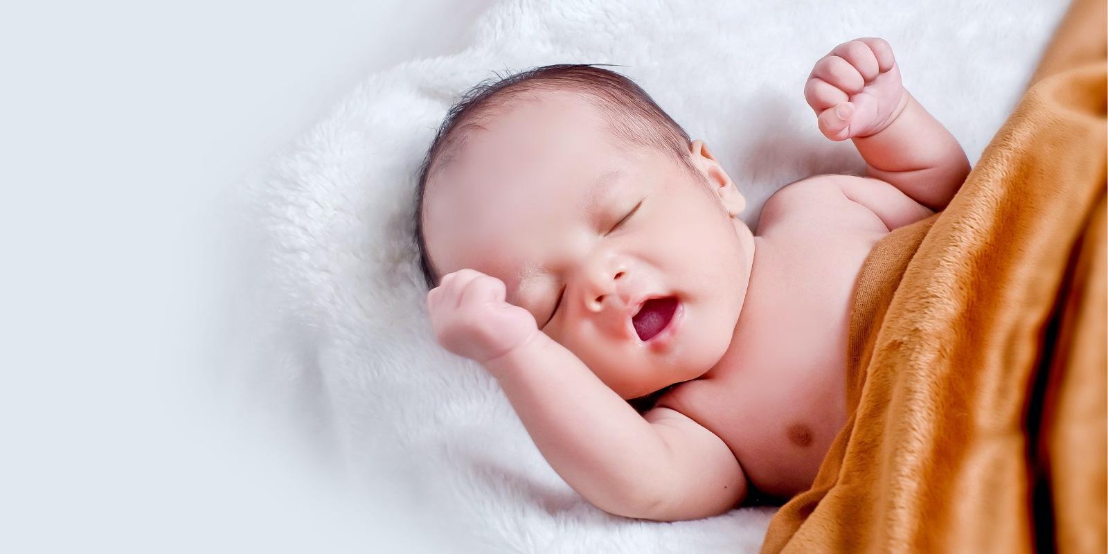 Kosmetika pro miminko těsně po porodu: kdy stačí jen voda?