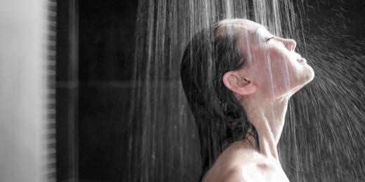 Čemu a proč se v létě vyvarovat při sprchování?