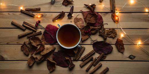 Podzim s hrnkem čaje