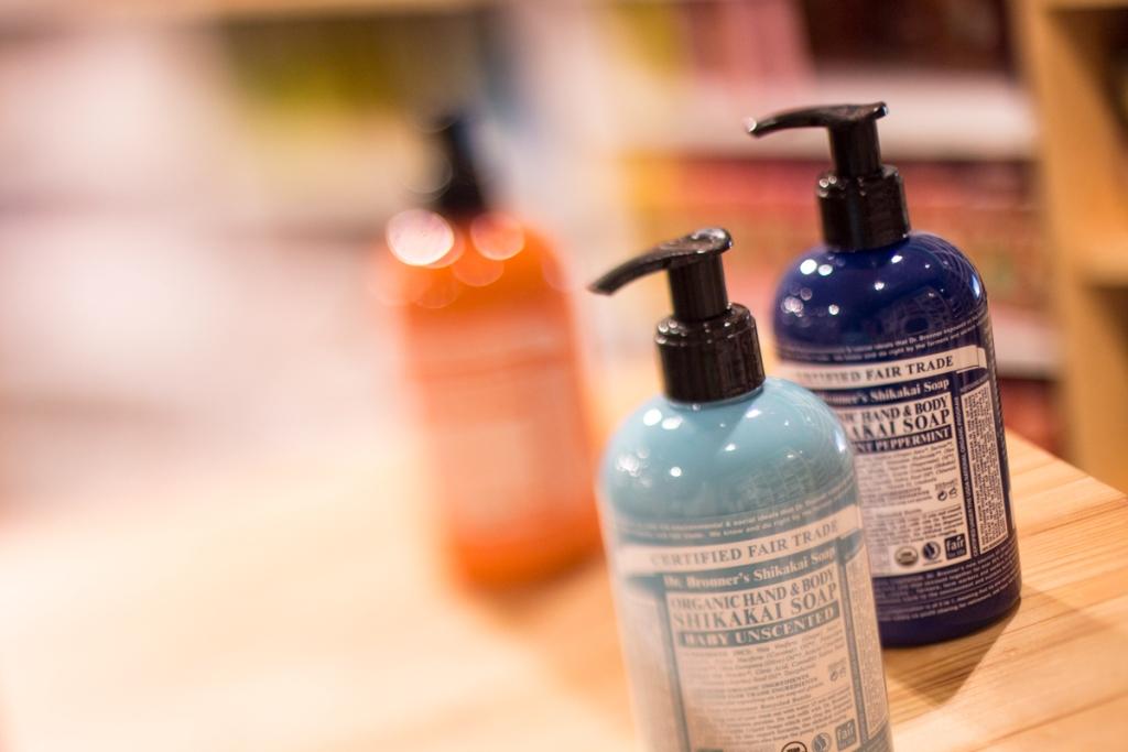 Recenze: Dr. Bronner’s Tekuté mýdlo na tělo i vlasy Shikakai (Neutral-Mild) Recenze: Dr. Bronner’s Tekuté mýdlo na tělo i vlasy Shikakai (Neutral-Mild)