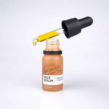 UpCircle Beauty Pleťové sérum s kávovým a šípkovým olejem - mini 10 ml